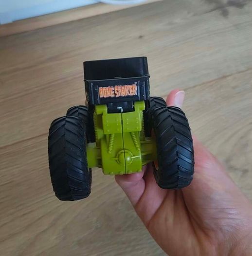 Monster truck