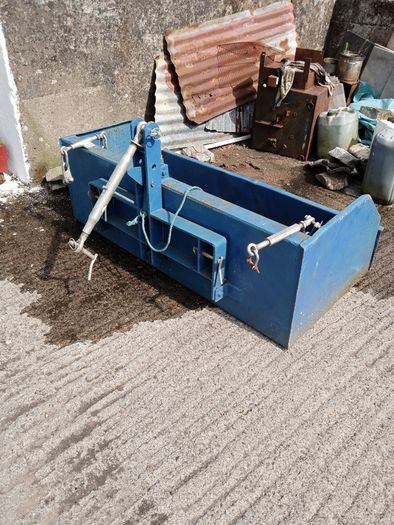 Tractor transport box