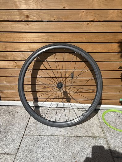 Shimano front wheel (quick release) RS010