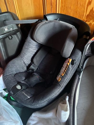 Maxi cosy rotating car seat
