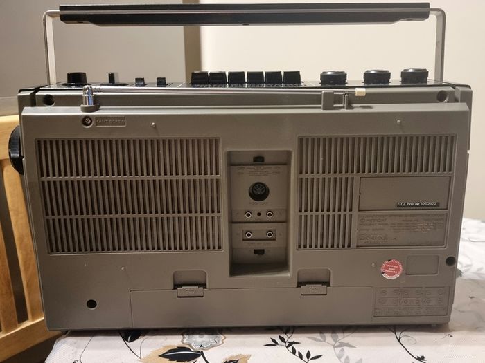 From 1981 Hitachi TRK-7340E, Working good.