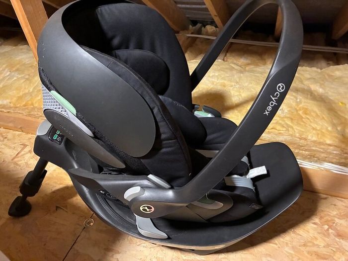 Cybex Cloud i-size rotating car seat and base