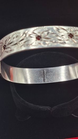 Vintage sterling silver garnet daisy Bangle