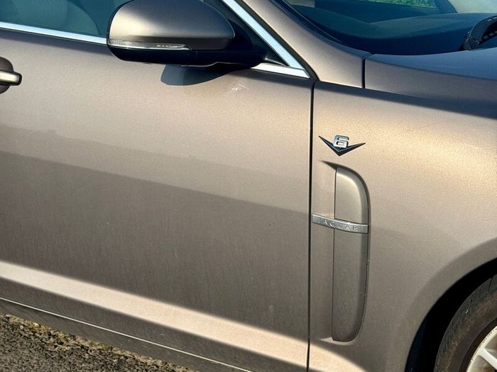 Jaguar XF S Portfolio with V-Rare Sunroof