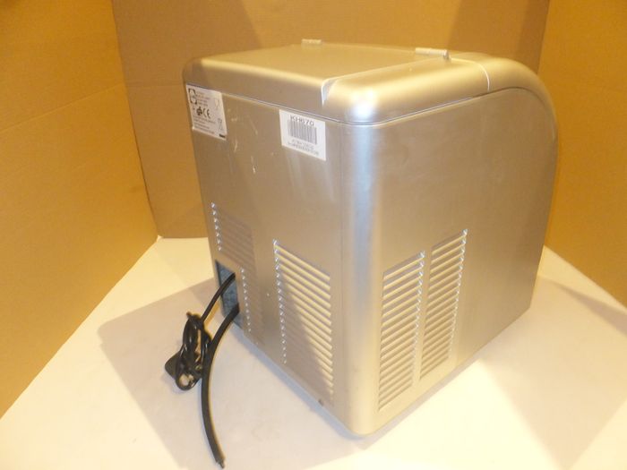 ice cube maker