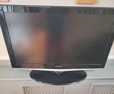 Large Samsung 40" Screen