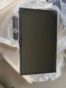 NordeMende 32" TV On a Wall Bracket