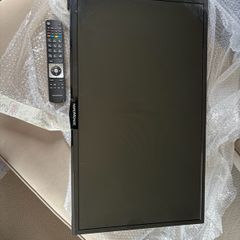 NordeMende 32" Smart TV On a Wall Bracket