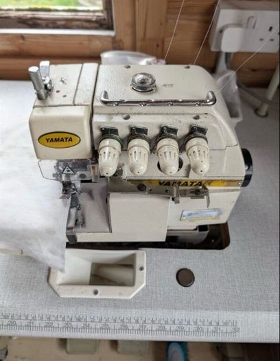 Industrial sewing machine and overlocker