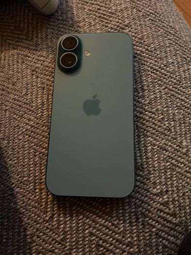 iPhone 16