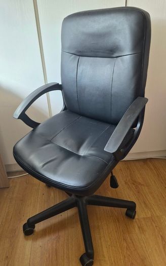 Office desk + chair