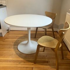 Round table + 2 chairs