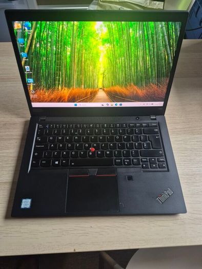 Lenovo Thinkpad T490, i5 8th gen,8gb ram, 256 ssd, windows 11, 14"QHD Screen,
