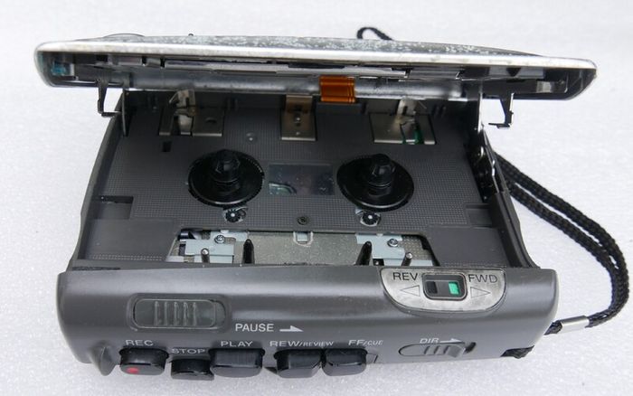 Sony Walkman TCM-40DV Cassette Recorder/Victaphone