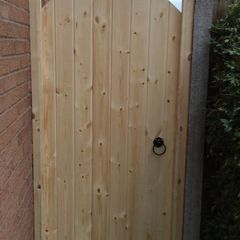 Side Gate