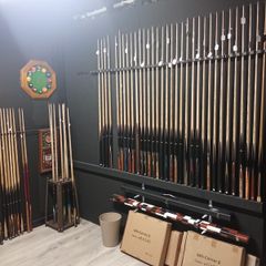 Snooker and Pool cues, cases and accessories