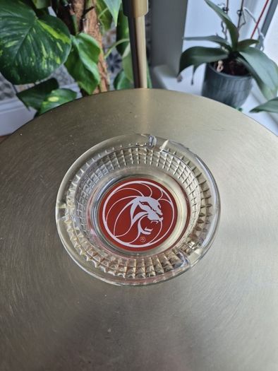 Ashtray  MGM Grand Hotel Las Vegas Ashtray Ash Tray Lion Casino Vintage glass Ashtray Vintage old collectors ashtray new condition  bar pub memorabilia man shed home garden great present  colectebels pottery Whiskey rare