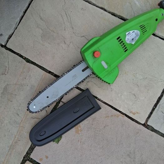 Electric hedge trimmer /pruner