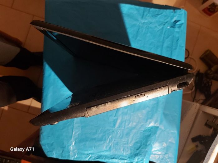 Samsung R610 15.6 inch Laptop, 3GB Ram, 300GB HDD, Intel Core 2 Duo CPU T6400 2.00GHz, indows 7 Home Premium, Chrome, Youtube, and VLC for best movie experience