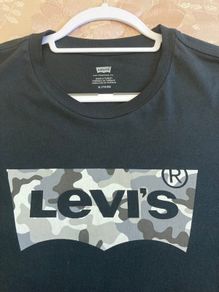 Levis T-Shirt Top