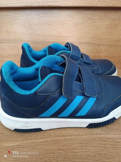 boy's Adidas shoes. UK1/EUR 33