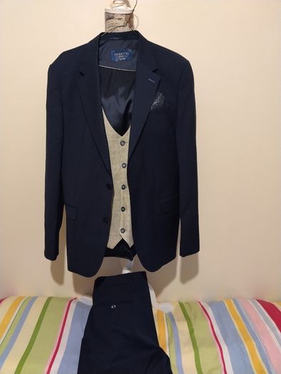 Benetti 3 Piece Tailored Navy Blue wool blend Suit