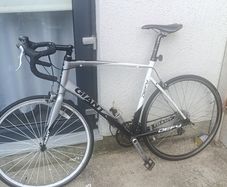 Giant hybrid race bike