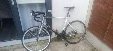 Giant hybrid race bike