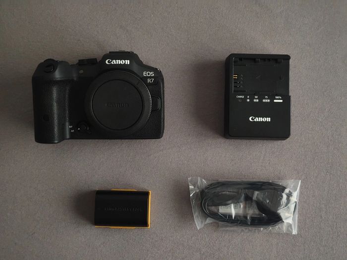 Canon Eos R7