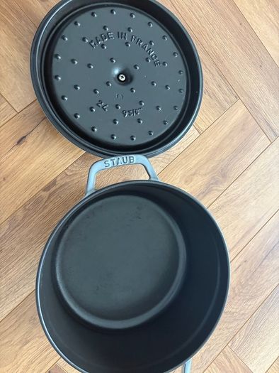 Staub Round Cast Iron Cocotte / Casserole Dish 24cm (3.8L) - Grey