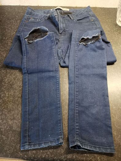 Ladies jeans with ripped knees style
