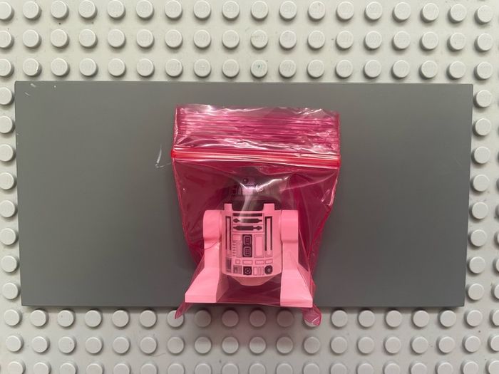 lego Star Wars sw1400 Astromech Droid, R4-P44 minifigure- Dark Silver Band Around Dome
