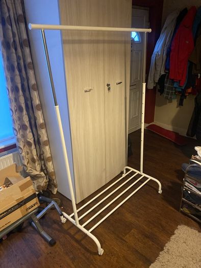 Stand Alone Clothes Hanger