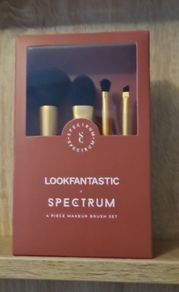 SPECTRUM 4 piece makeup brush set.