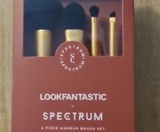 SPECTRUM 4 piece makeup brush set.