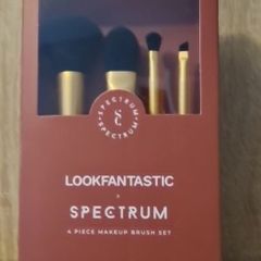 SPECTRUM 4 piece makeup brush set.