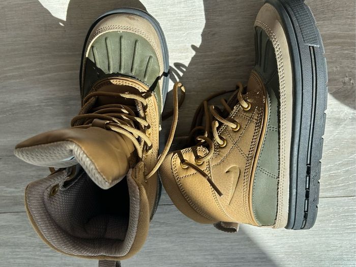 Child's Nike Winter Boots - UK 1.5 EU 33.5