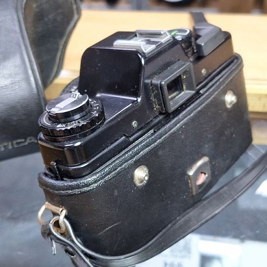 Praktica B100 electronic Pentacon 50mm f/2.4 MC SLR 35mm Film Camera