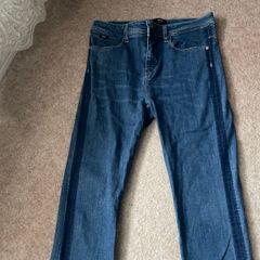 TRouses jeans