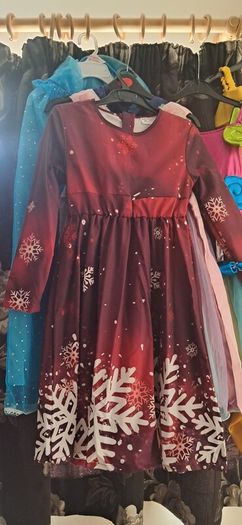 kids costumes / dress up