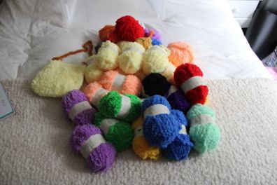 22 Balls of Soft Fluffy Teddy Yarn For Sale