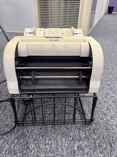 Paper folding machine