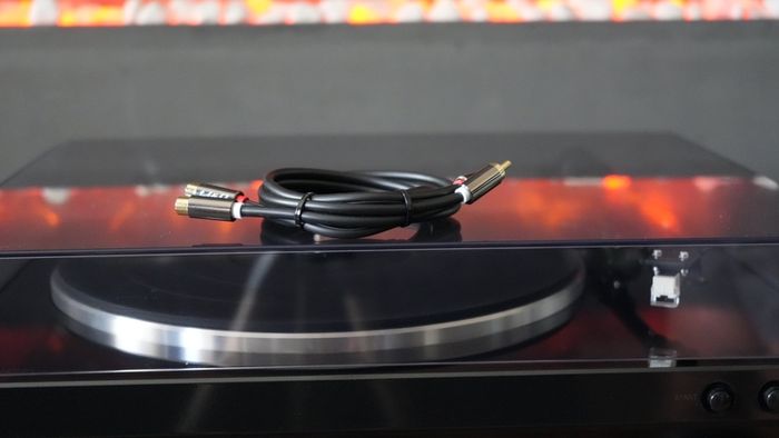 Denon DP-300F Fully Automatic Turntable, As New. Under Warranty and Accessories