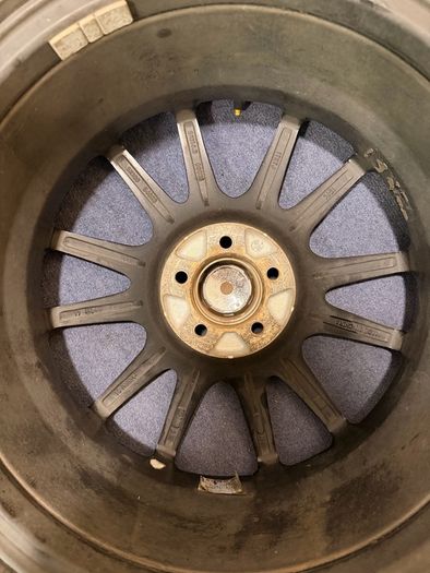 Pruis 17 inch wheels