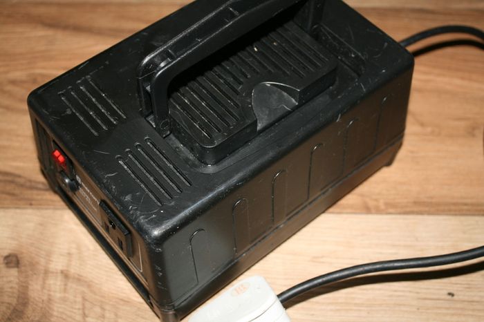 Power Transformers 120/240 V AC-AC Convertor 300 W