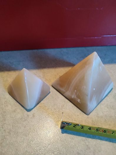 Lovely Set Of 2  Alabaster Pyramids As Paperweight Or Decorative Ornament.