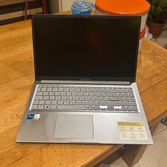 Asus Tek Vivobook laptop
