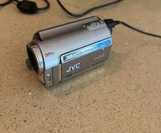 JVC Everio GZ-MG330HE 30GB HDD Hybrid Camcorder