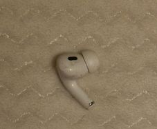 AirPods Pro 2 - left AirPod only