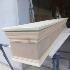 Mantlepiece / shelf / ledge